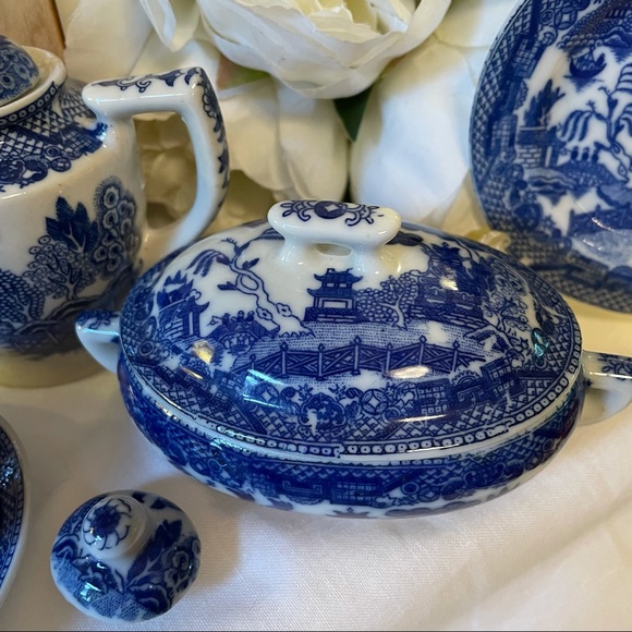 RARE 1950’s SEARS AND ROEBUCK “BLUE WILLOW” LITTLE HOSTESS DISHES FOR PLAYTIME - Picture 6 of 15